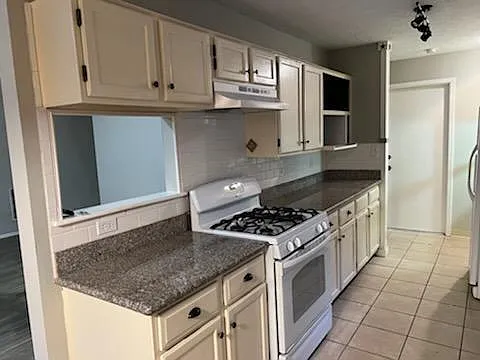 2327 Goldspring Ln — Photo 11
