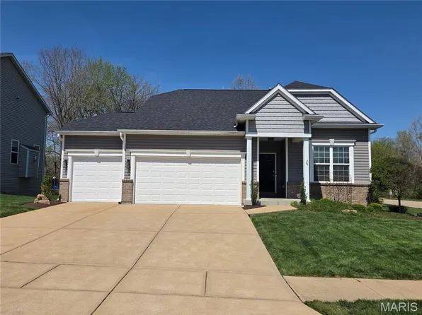 917 Summit Oaks Dr, Eureka, MO 63025