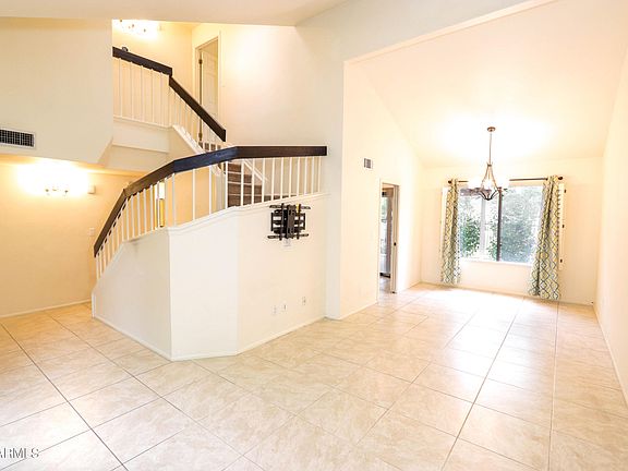 5th image of 324 E Lilac Dr
