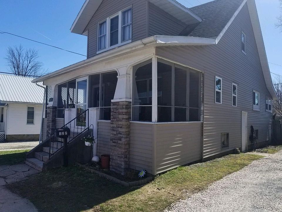 1st image of 122 W Oak St