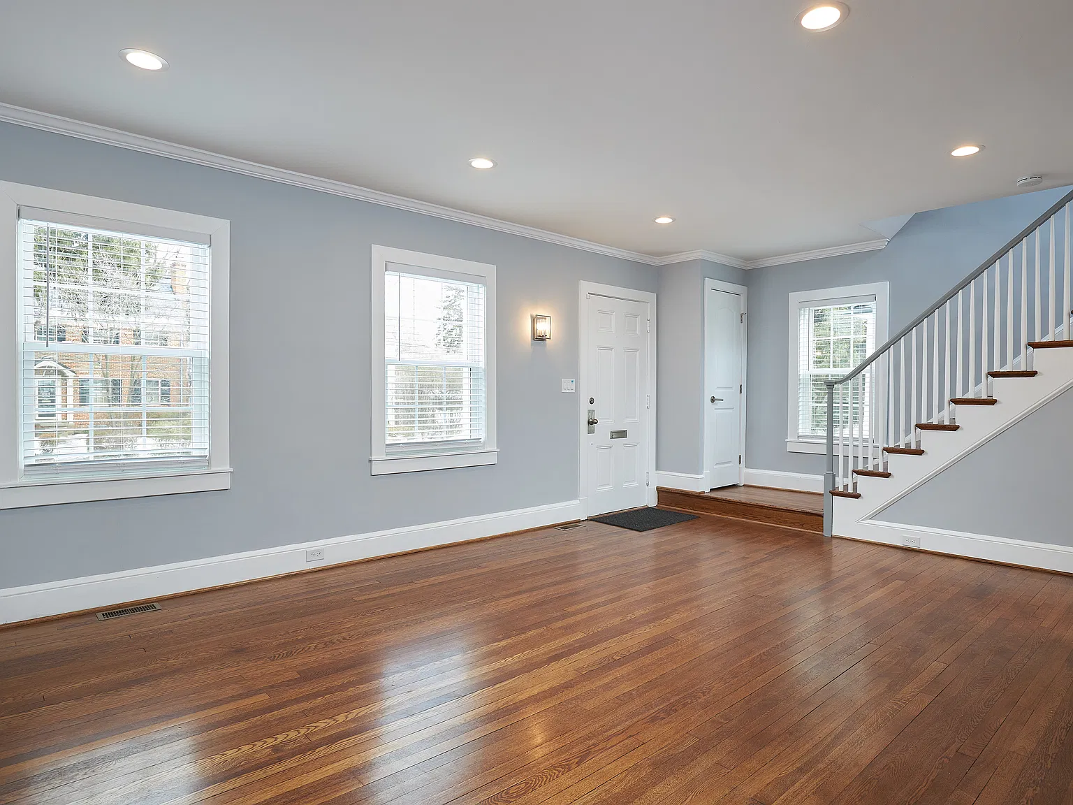 5 bed, 2700 sqft, $6,900 — Photo 3