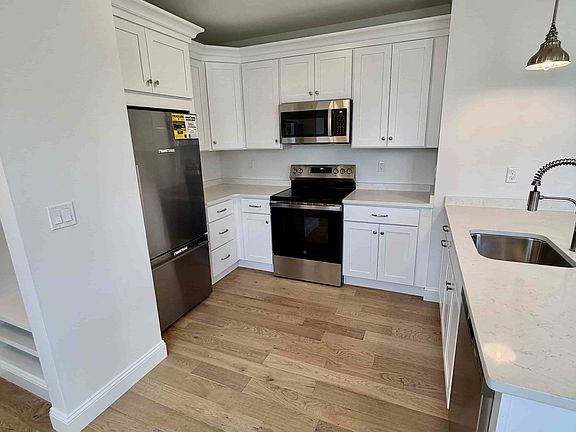 5th image of 107 Williams St #2