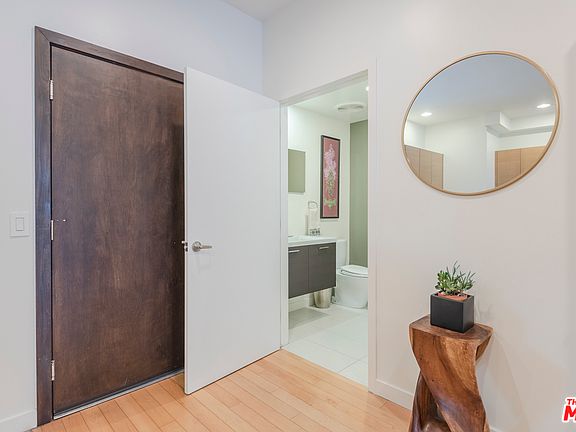 5th image of 5016 Bakman Ave Unit 414