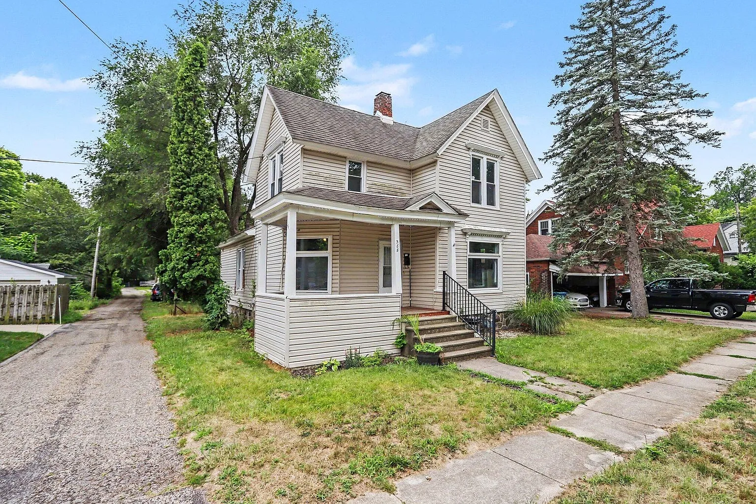 4 bed, 1323 sqft, $1,349 — Photo 3