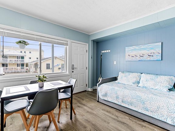 4th image of 44 E Grand Ave #461