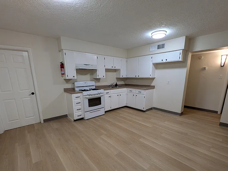 112 Cornell Dr SE #1 — Photo 7