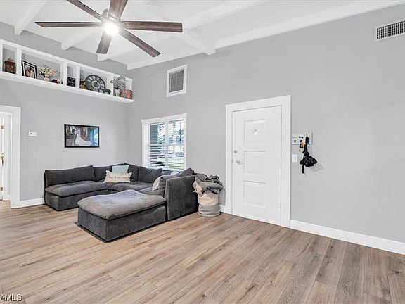 5th image of 771 Sunset Vista Dr