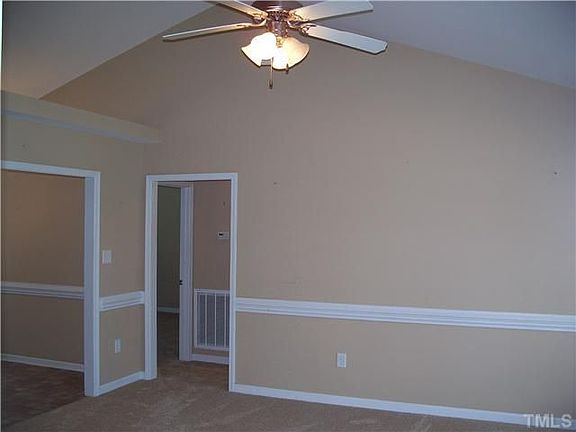 3rd image of 56 Banks St