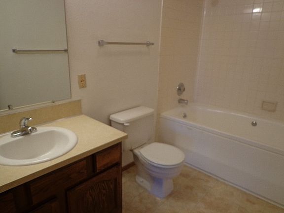 4th image of 621 John Adams Ct APT 4