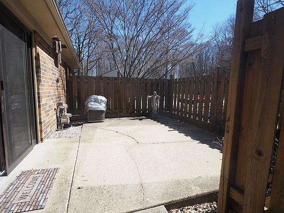 4th image of 3679 Brentwood St