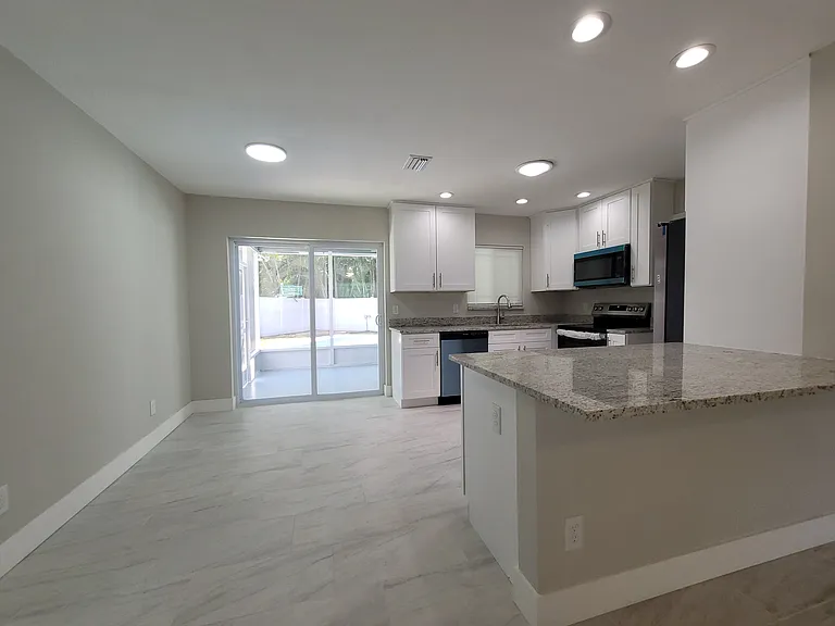 4659 Helena St NE — Photo 6