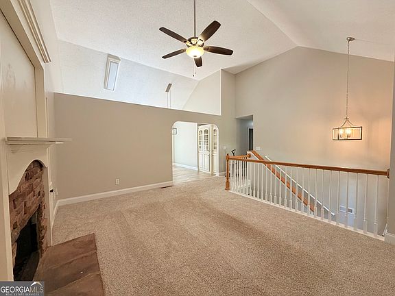 4th image of 11 Woodvine Ct