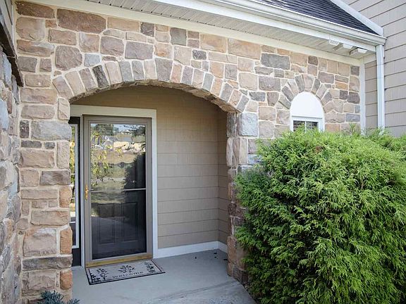 5th image of 335 Callaway Cir