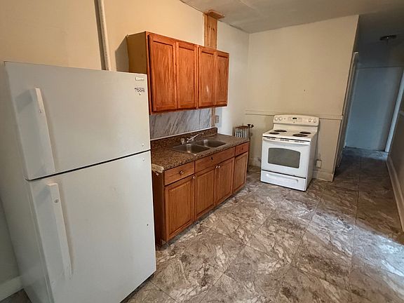 2nd image of 272 Main St