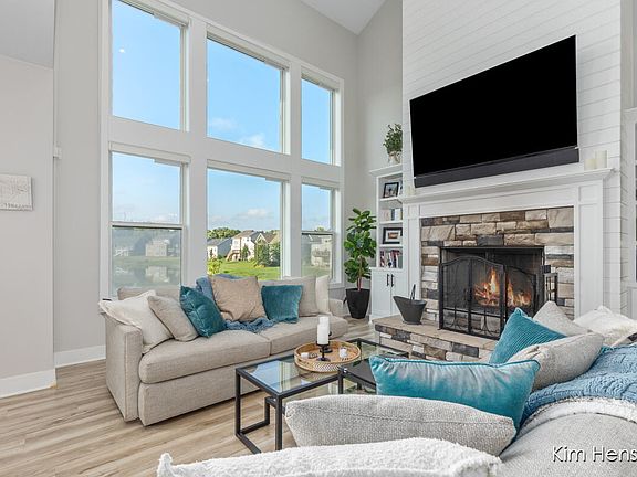 5th image of 6158 Lake Wind Ave