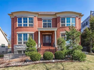 110 Lancaster Dr, Saint Louis, MO 63105