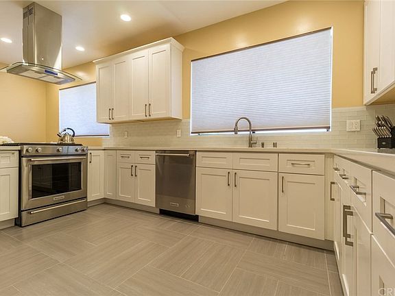 3rd image of 5235 White Oak Ave APT 6