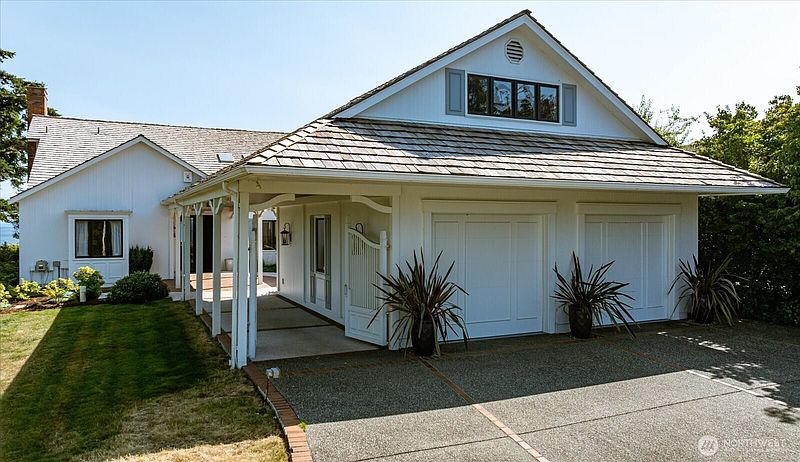 3rd image of 2374 Soundview Drive