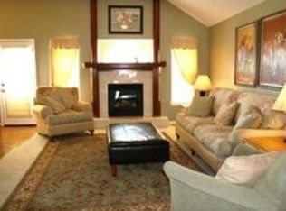 5803 Lakecrest Dr, Shawnee, KS 66218