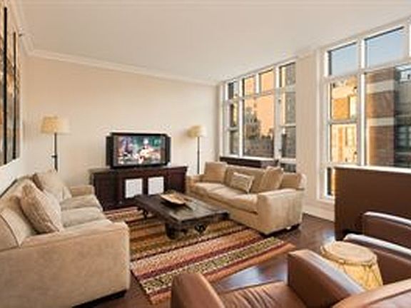 4th image of 88 Washington Pl APT 4D