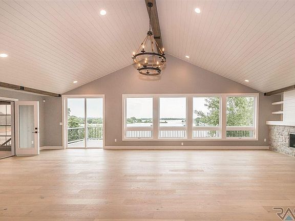 5th image of 6340 Harbor Way