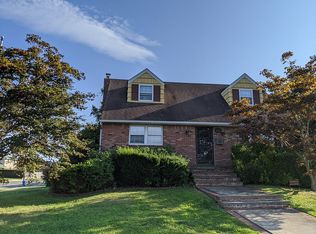 12 Salem Pl, Deer Park, NY 11729