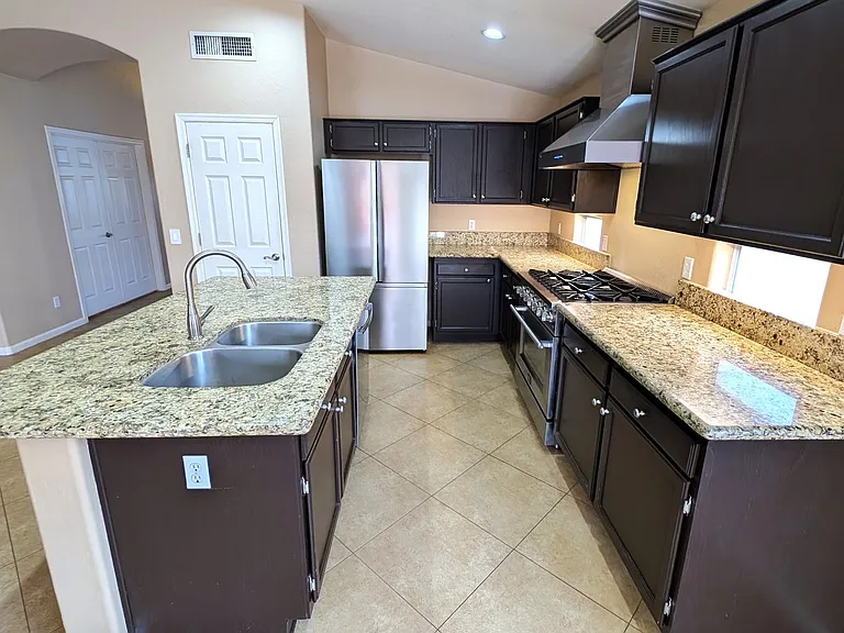 929 N Quail Ln — Photo 11