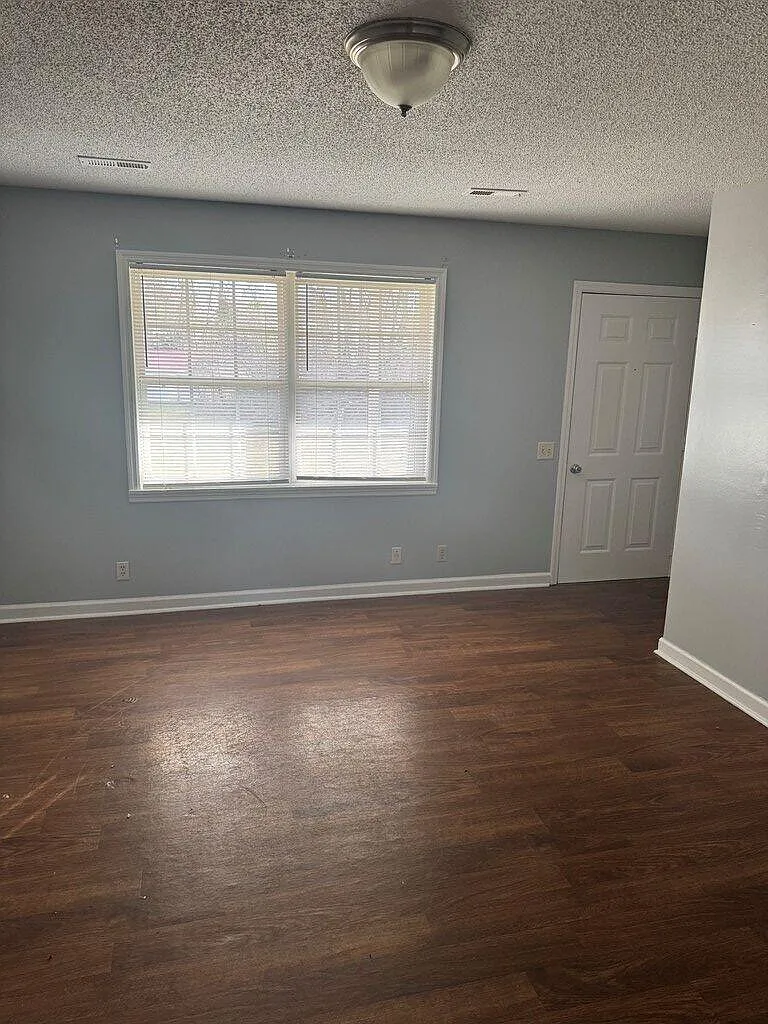 2 bed, 812 sqft, $950 — Photo 4