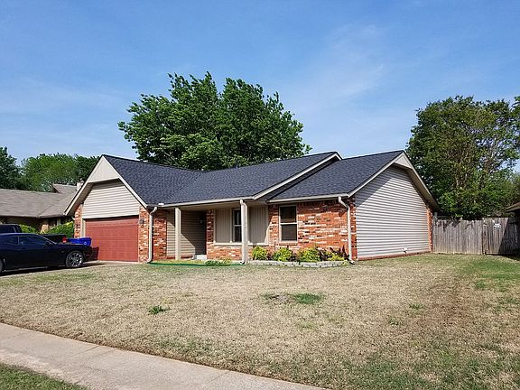 2nd image of 601 S Indianwood Ave