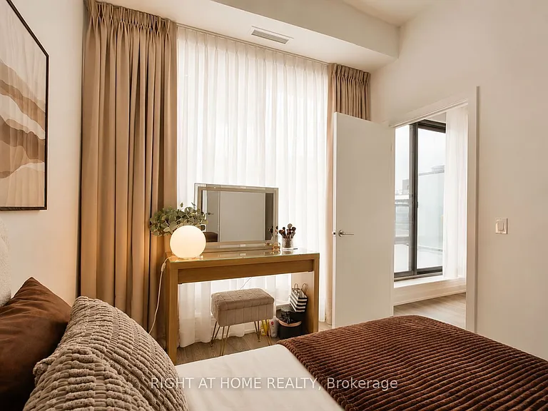 1612 Charles St #428 — Photo 32