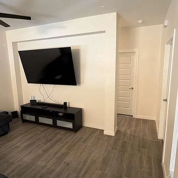 476 Deserts Dr — Photo 3