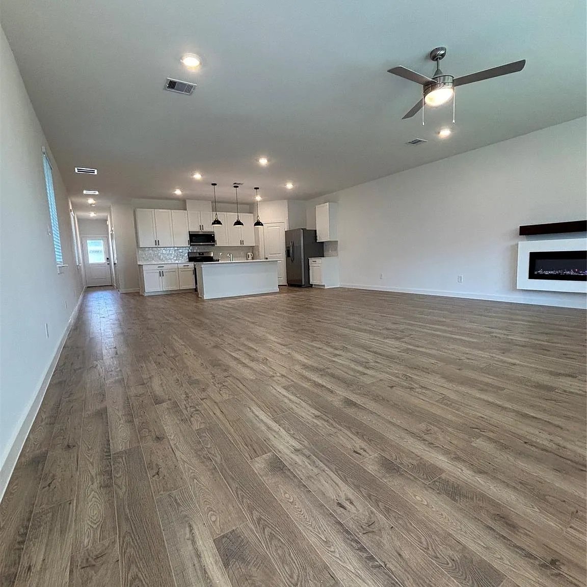 4 bed, 2.5 bath, 2275 sqft, $2,700 — Photo 4
