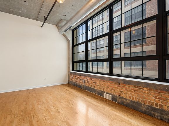 3rd image of 3963 W Belmont Ave Unit 210