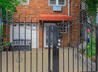 5625 Remsen Pl, Maspeth, NY 11378