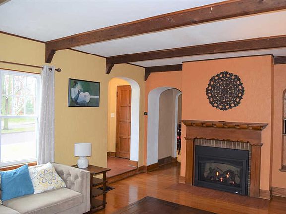 5th image of 601 W Richwoods Blvd