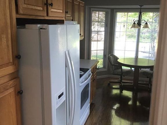 5th image of 3701 Arborway Dr