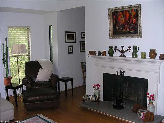 3rd image of 42 Heritage Dr