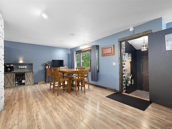 3rd image of 305 3rd Ave SE