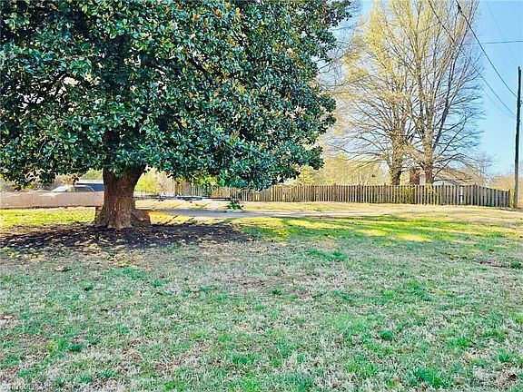 4th image of 1500 Lees Chapel Rd