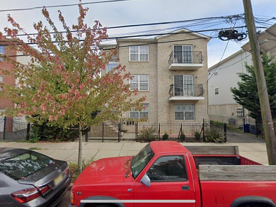 1st image of 200 Jelliff Ave