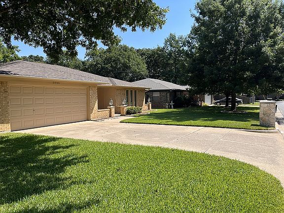 2nd image of 3905 Pyracantha Dr