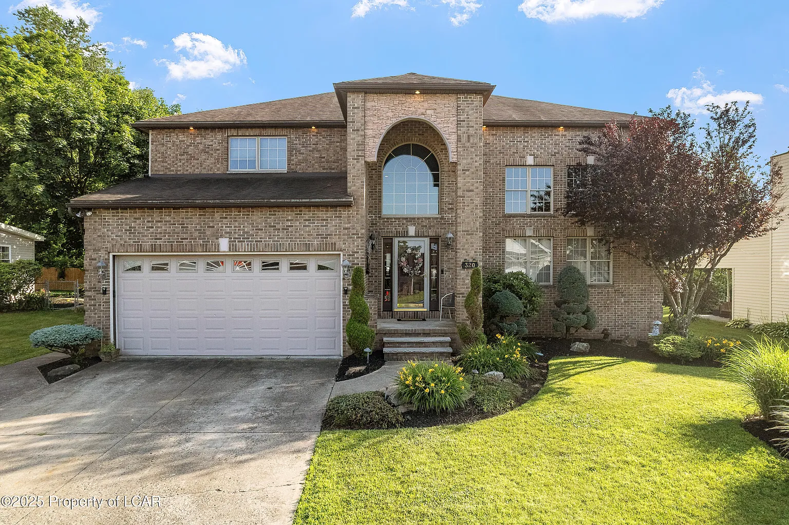 320 Edward St photo 1