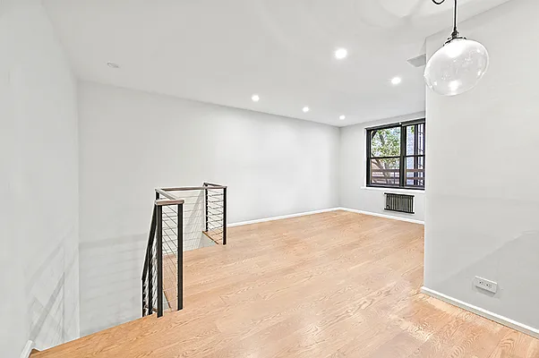 Sold by Poljan Properties Inc. | media 26