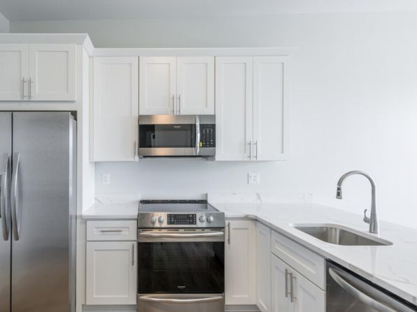 8 Hewitt St UNIT 203, Providence, RI 02909