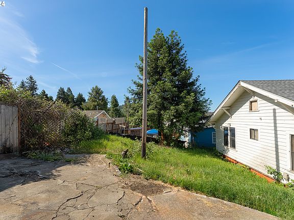 5th image of 657 NE Casper St