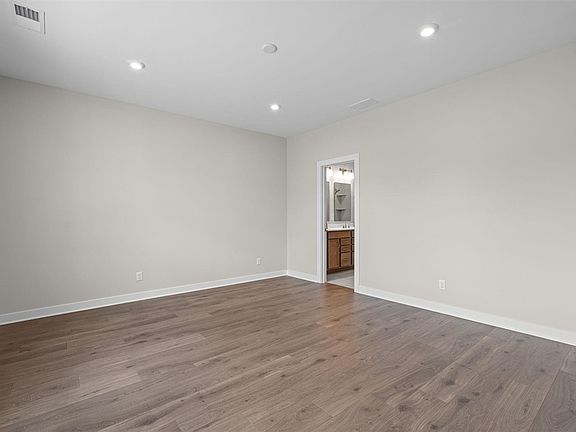 4th image of 9312 Woodgate Cir
