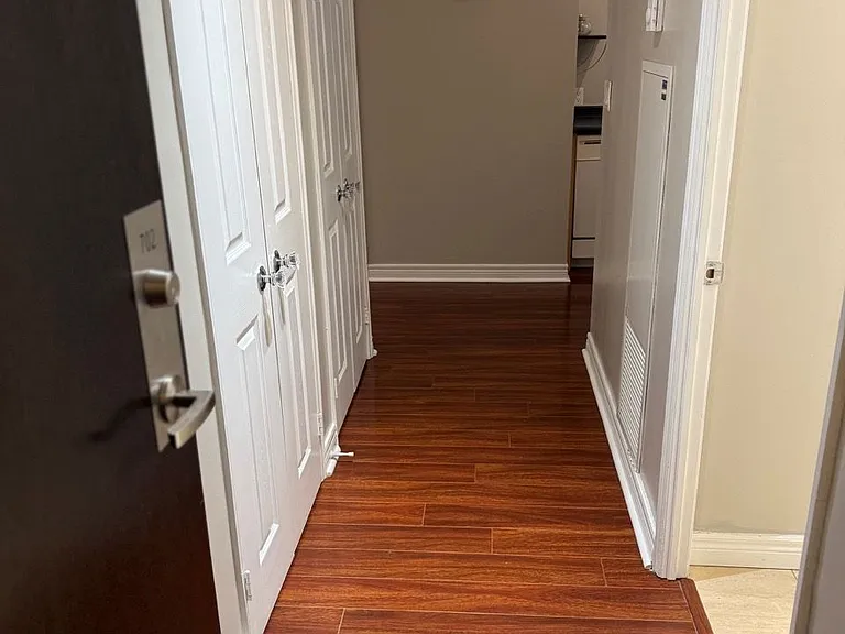 55 Bloor St E #702 — Photo 2