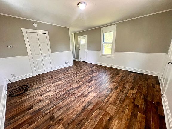3rd image of 901 N Ashland Ave