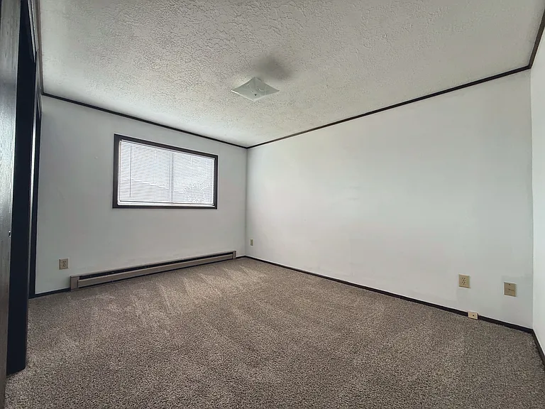 424 E State St #B — Photo 8