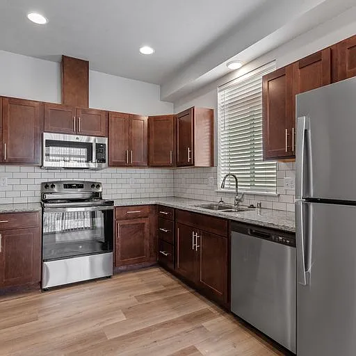 3 bed, 2.5 bath, 1327 sqft, $2,195 — Photo 3